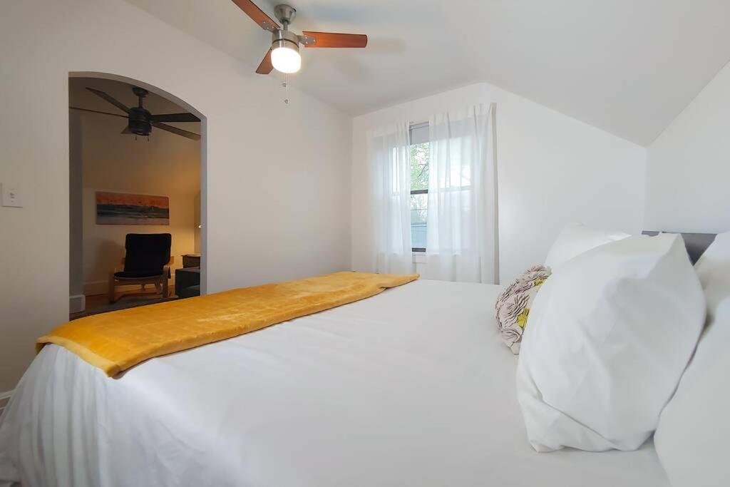 Historic W/Deck, King Bed & Air By Lake Michigan Manistee Bagian luar foto