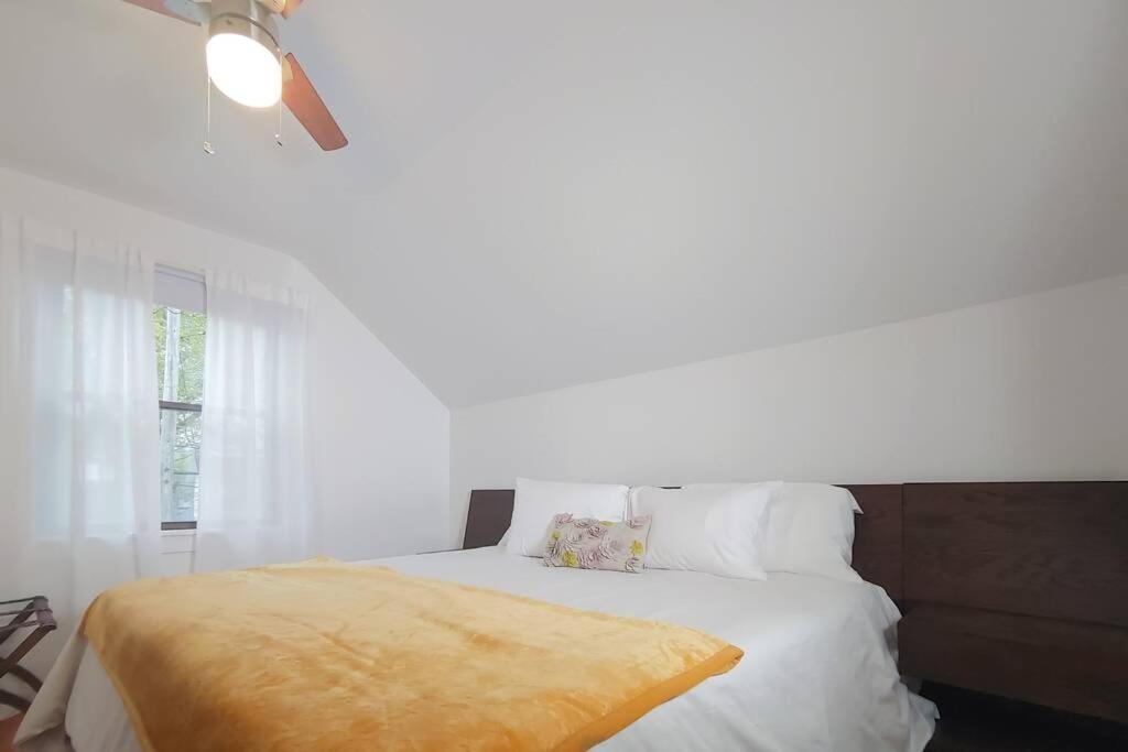 Historic W/Deck, King Bed & Air By Lake Michigan Manistee Bagian luar foto