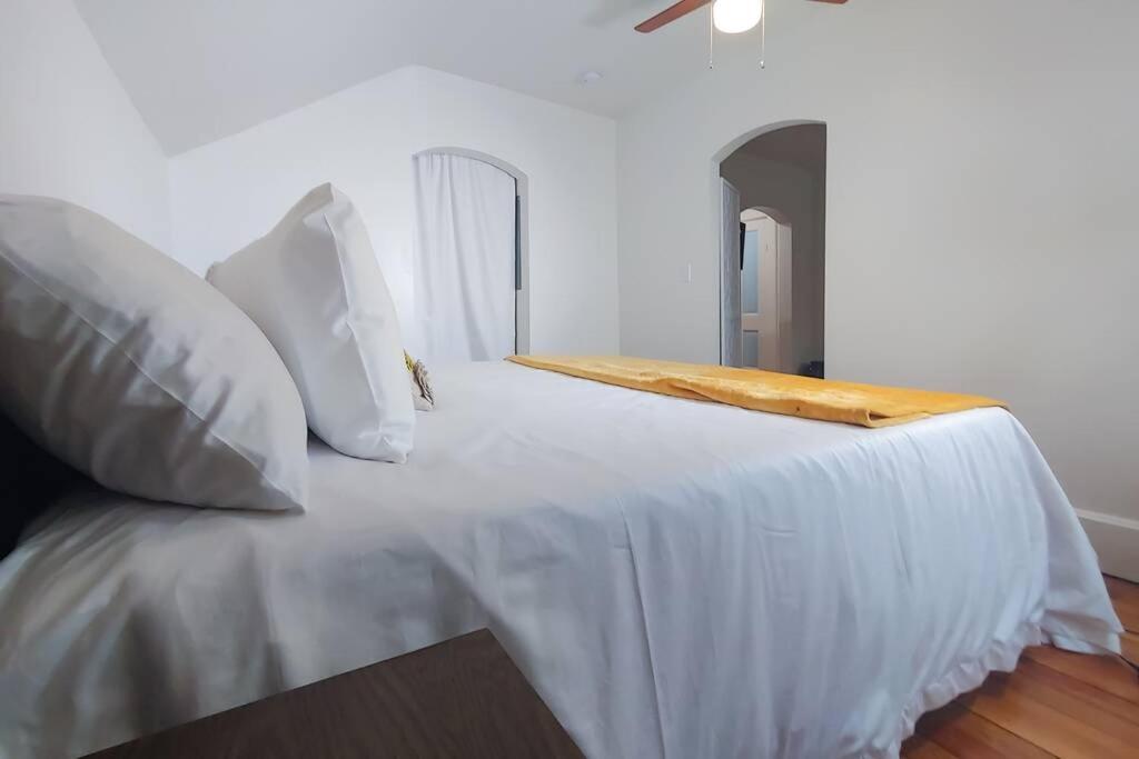 Historic W/Deck, King Bed & Air By Lake Michigan Manistee Bagian luar foto